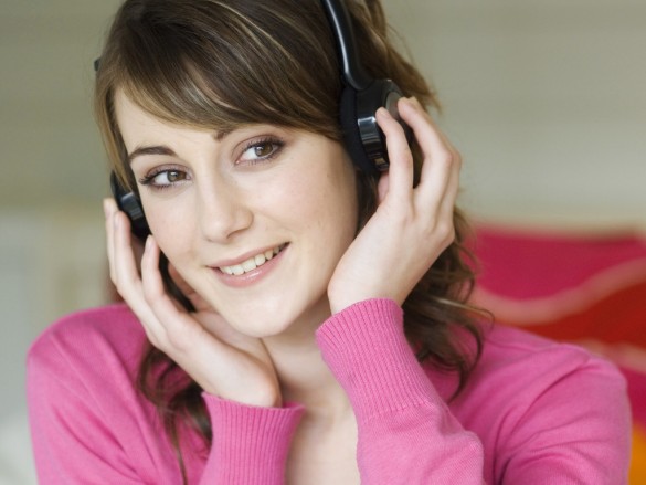 Mujer escuchando música Curso "Cómo escuchar la música"